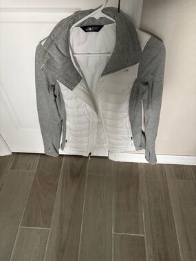 The North Face Women's White & Gray Hybrid Puffer Jacket